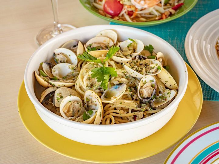 Spaghetti vongole with fresh clams at Pukka, Koh Samui